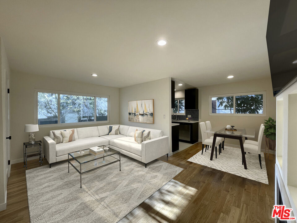 1807 Oak Street Property Photo 7