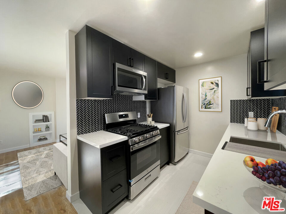 1807 Oak Street Property Photo 9