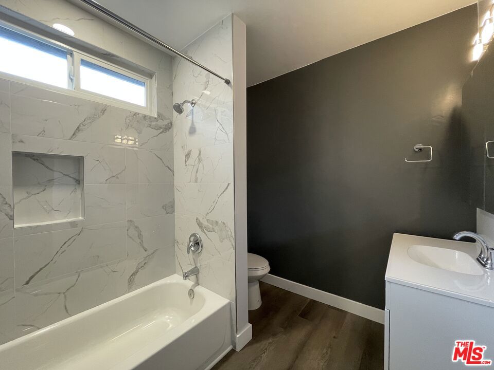 1807 Oak Street Property Photo 12