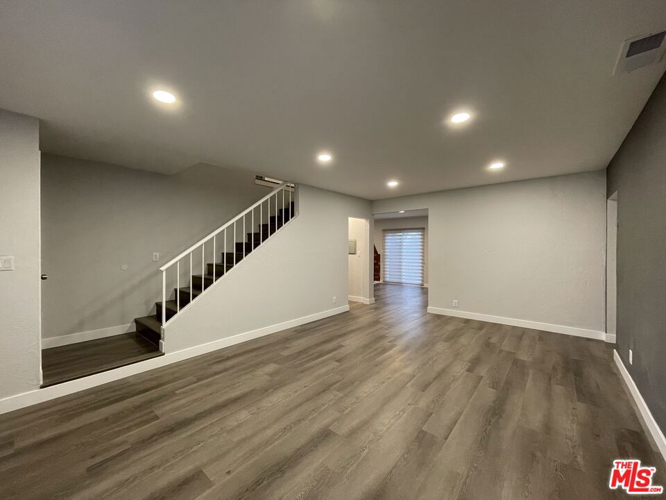 1807 Oak Street Property Photo 14