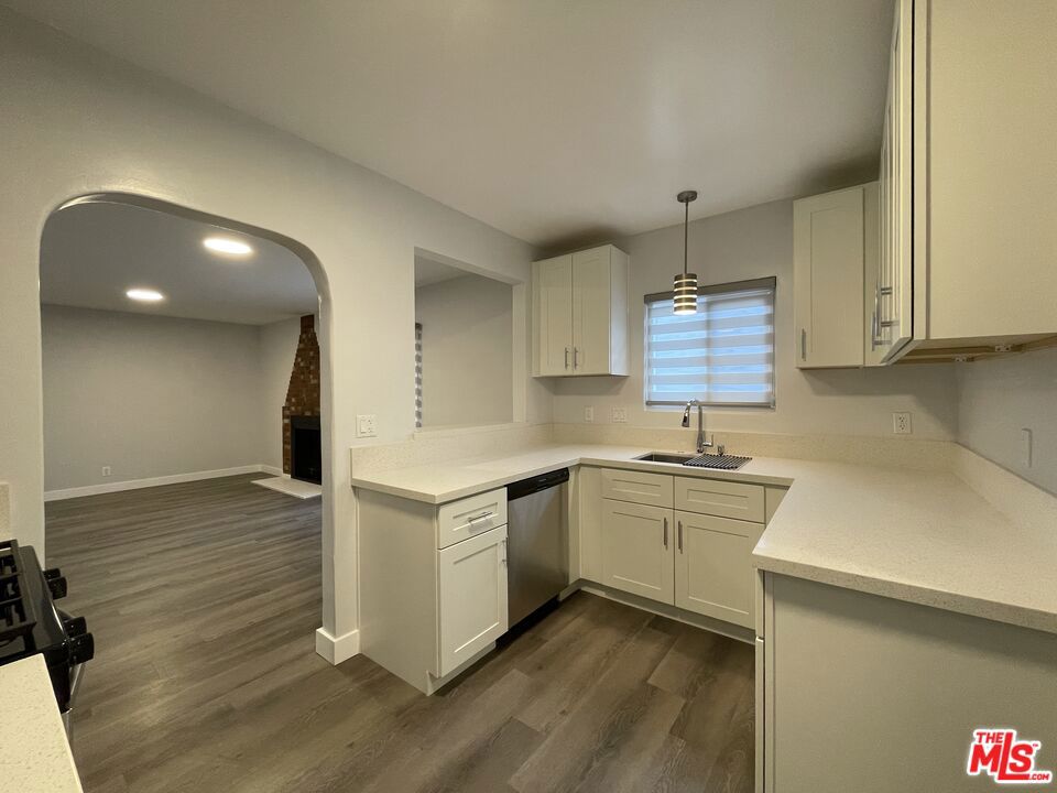 1807 Oak Street Property Photo 17