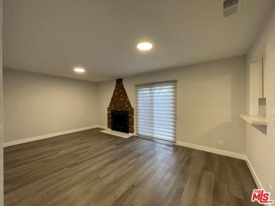 1807 Oak Street Property Photo 23