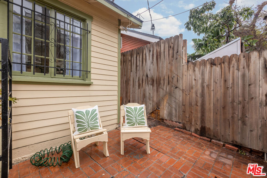 6853 Higman Avenue Property Photo 27