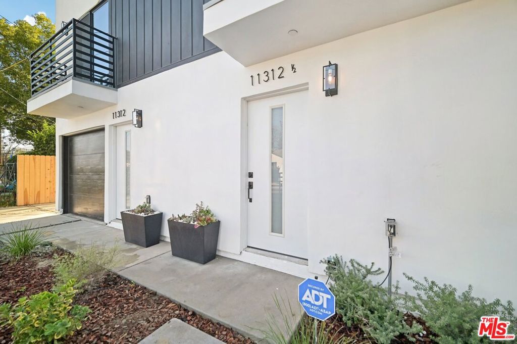11312 Martha Street Property Photo 5
