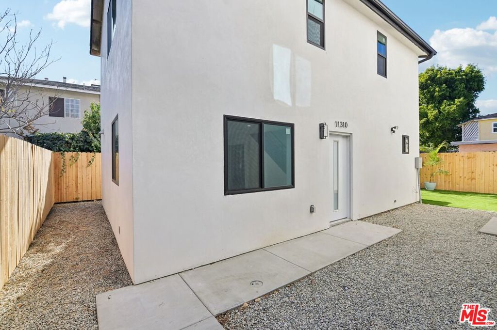 11312 Martha Street Property Photo 7