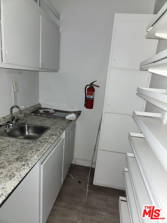 19642 W Ventura Boulevard A Property Photo 3