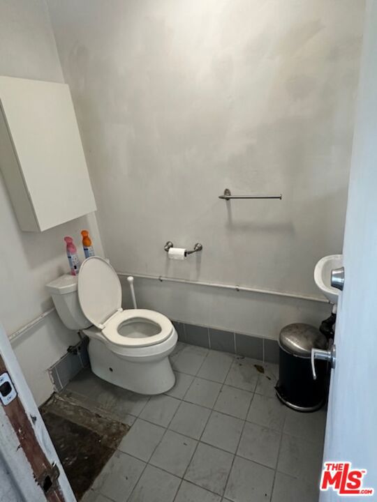 8032 West Third St. 104 Property Photo 7