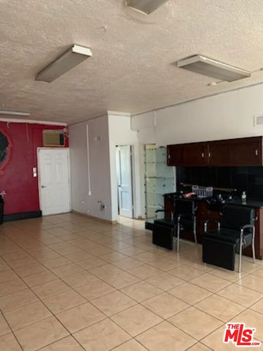 2048 W Florence Avenue Property Photo 3
