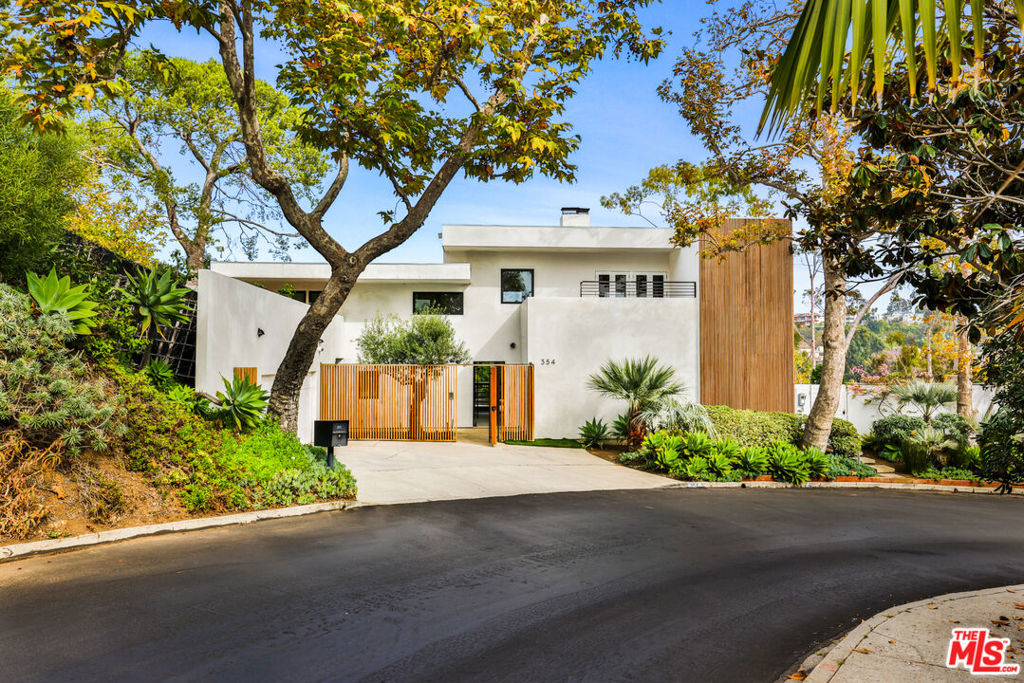 354 Amalfi Drive Property Photo 2