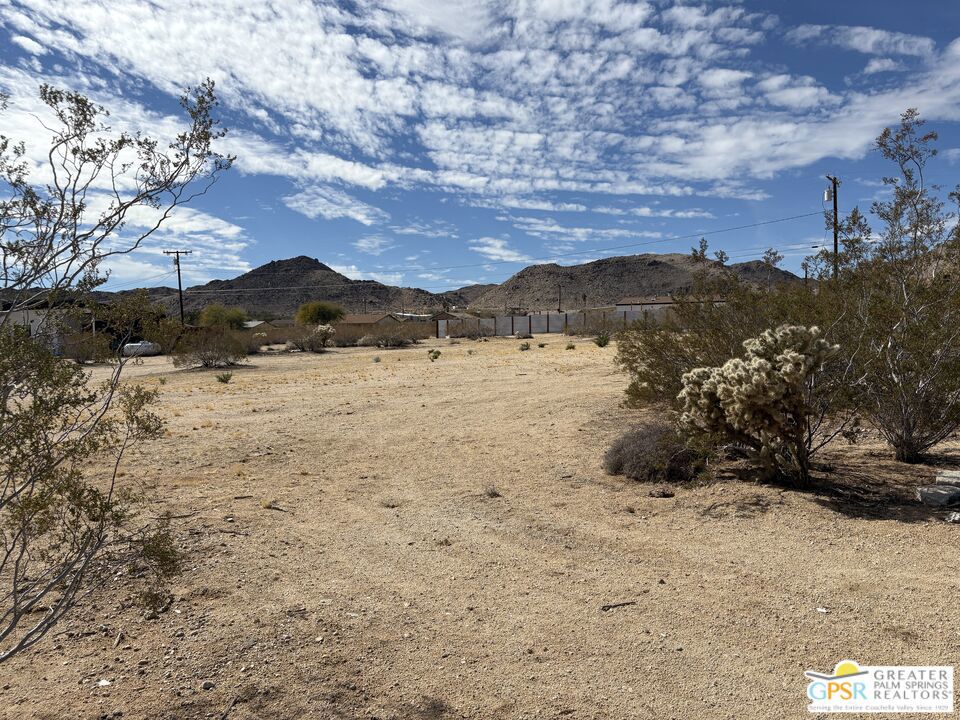 4758 Avenida La Flora Desierta Property Photo 5