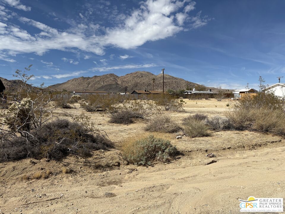 4758 Avenida La Flora Desierta Property Photo 6