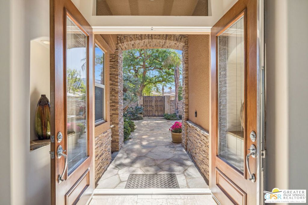 2 Varsity Circle Property Photo 3