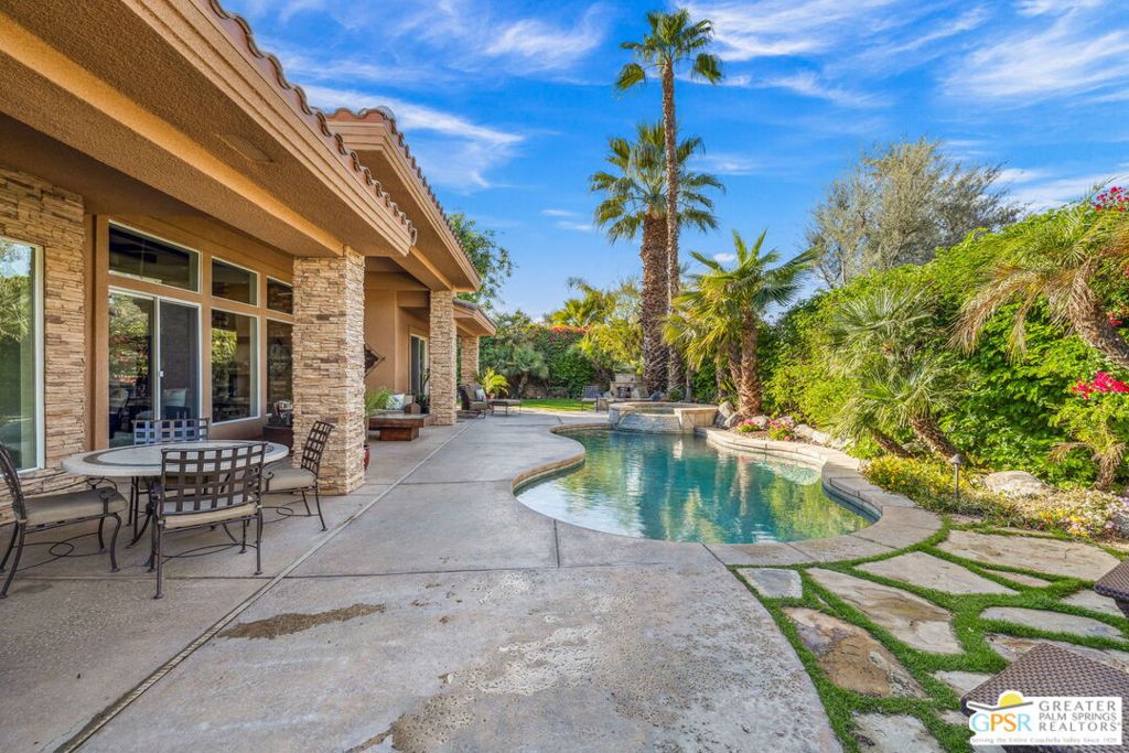 2 Varsity Circle Property Photo 28