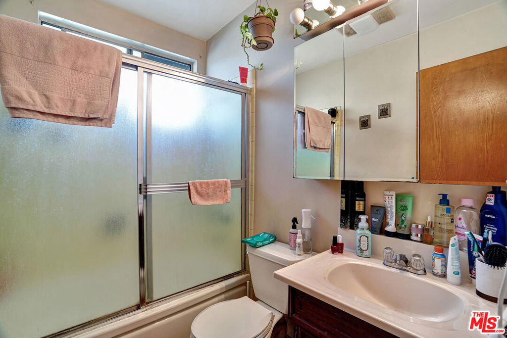 901 Rosemont Avenue Property Photo 24