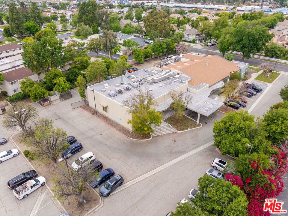 1211 W 6th Street Property Photo 6