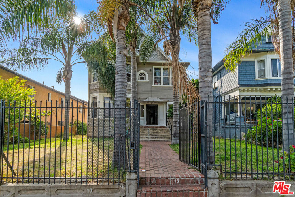 819 Beacon Avenue Property Photo 4