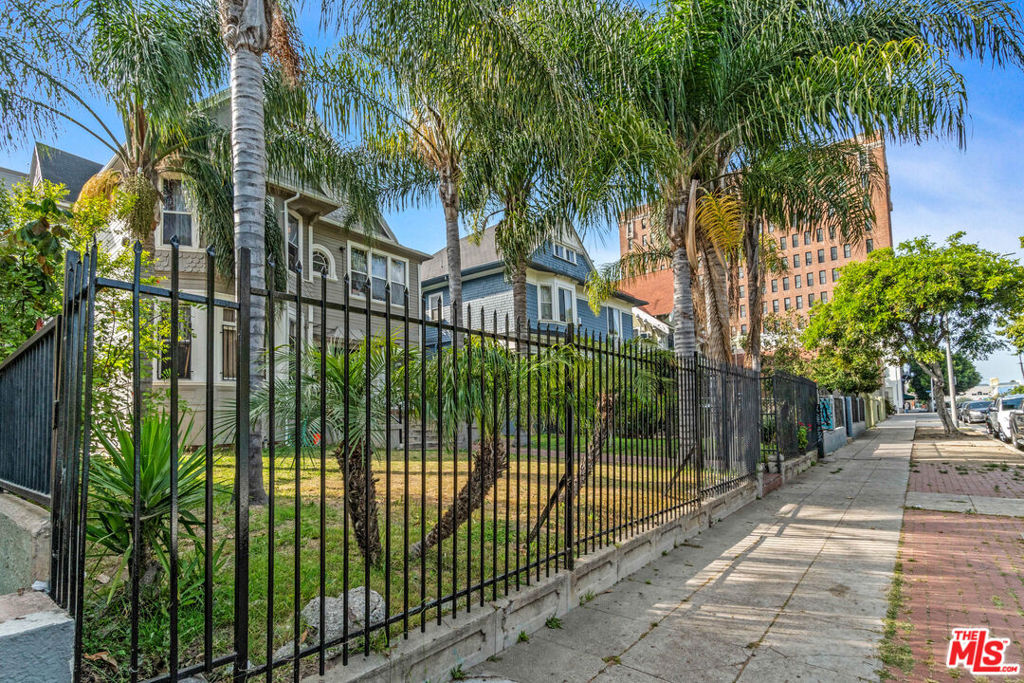 819 Beacon Avenue Property Photo 5