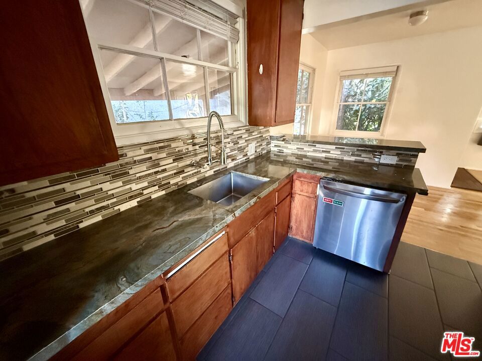 2830 Glendon Avenue Property Photo 3