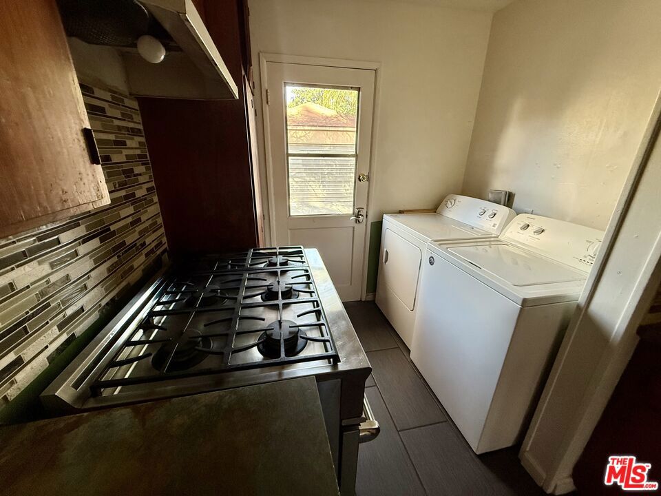 2830 Glendon Avenue Property Photo 4