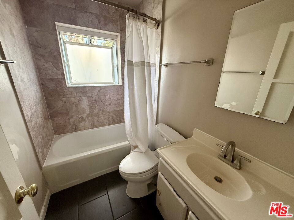 2830 Glendon Avenue Property Photo 8