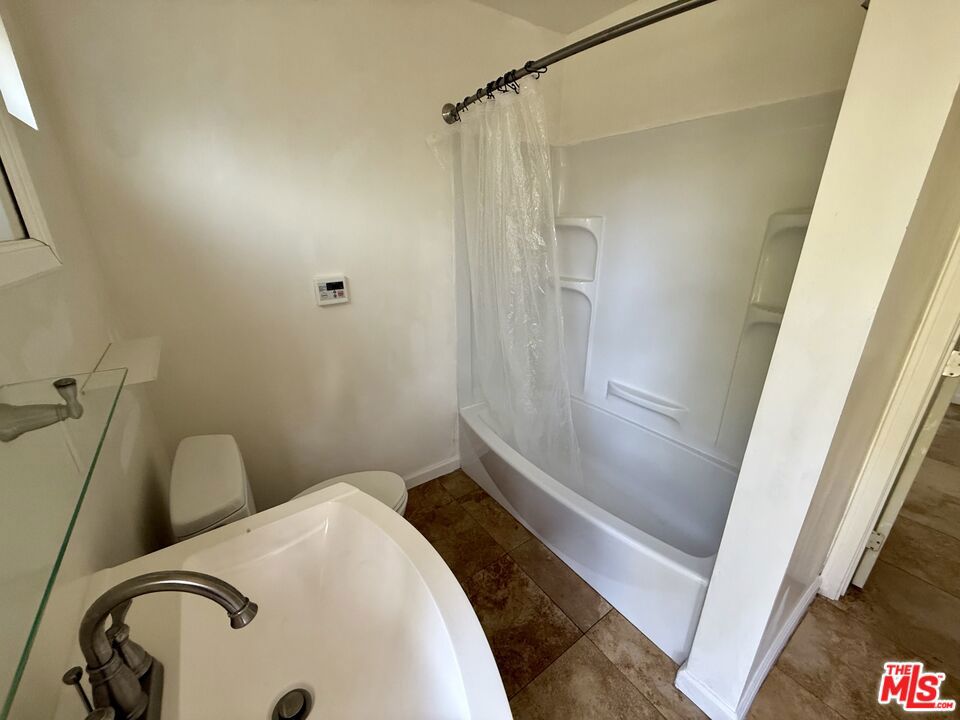 2830 Glendon Avenue Property Photo 13