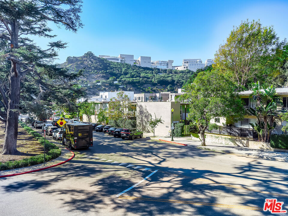 833 Moraga Drive Property Photo 15
