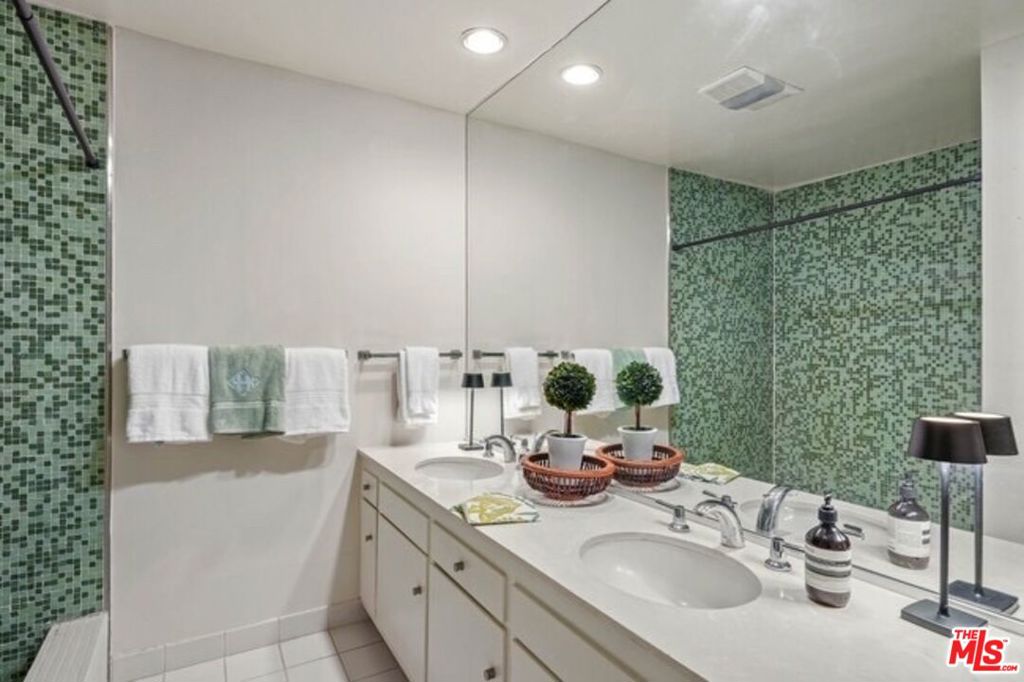 833 Moraga Drive Property Photo 35