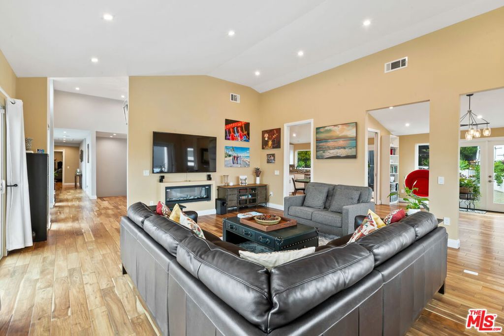 436 Levering Avenue Property Photo 15