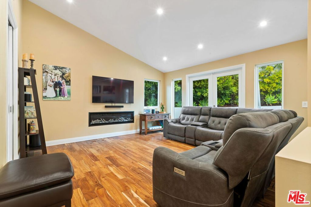 436 Levering Avenue Property Photo 28
