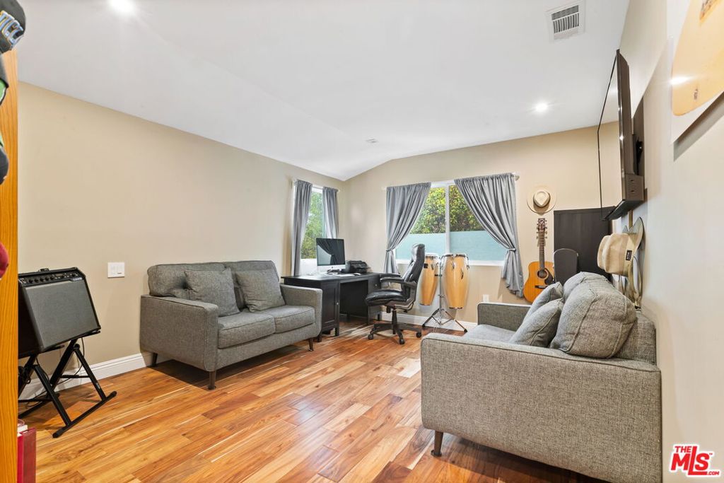 436 Levering Avenue Property Photo 42