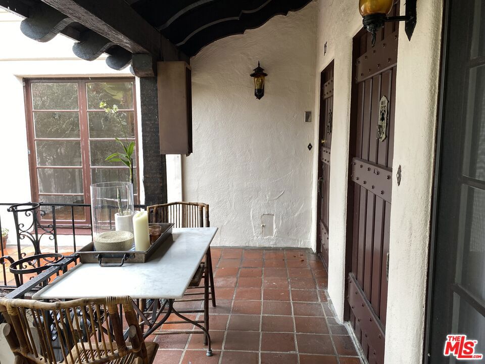 455 N Sycamore Avenue Property Photo 14