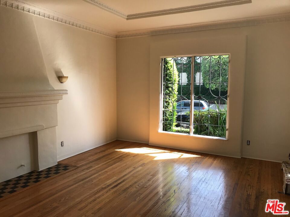 455 N Sycamore Avenue Property Photo 19