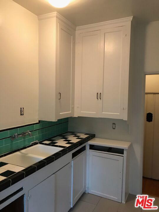 455 N Sycamore Avenue Property Photo 23