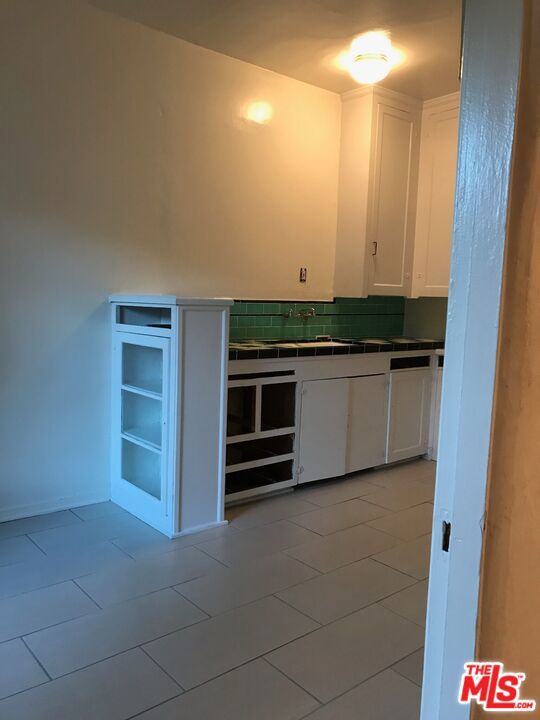 455 N Sycamore Avenue Property Photo 24