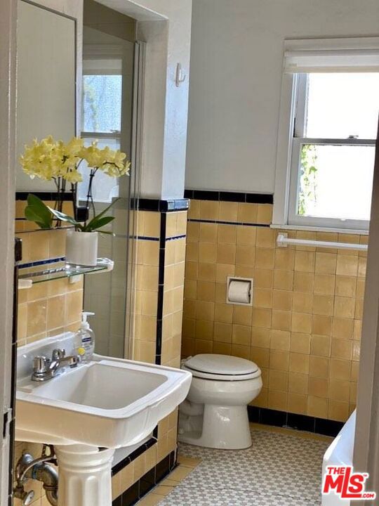 455 N Sycamore Avenue Property Photo 26