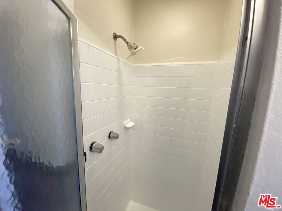 455 N Sycamore Avenue Property Photo 28