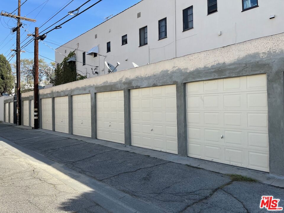 455 N Sycamore Avenue Property Photo 35