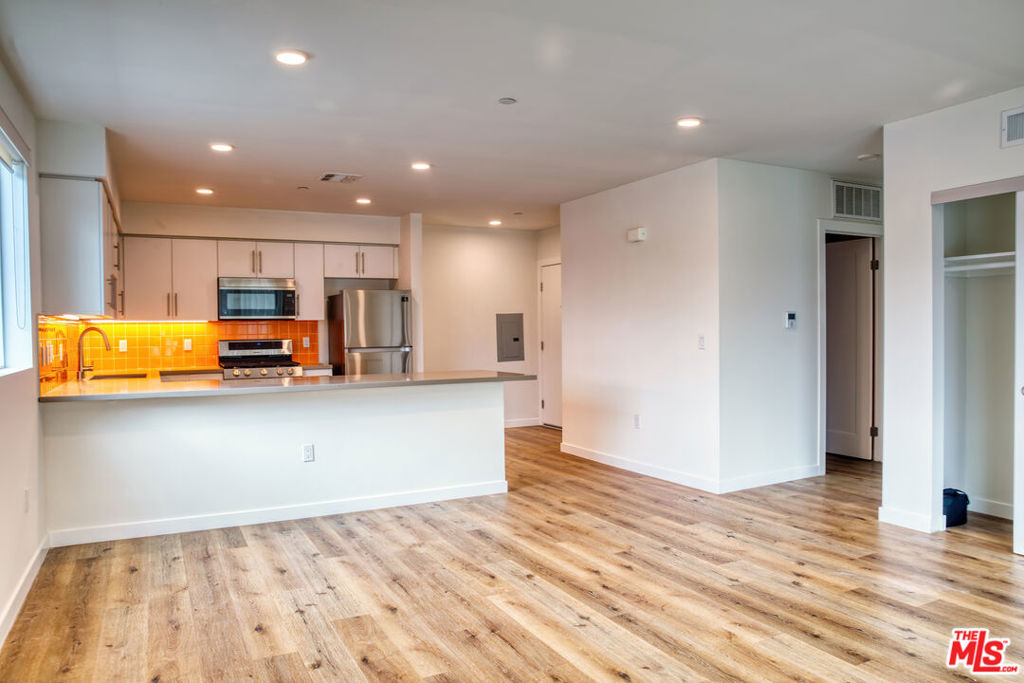 14846 Friar Street Property Photo 19