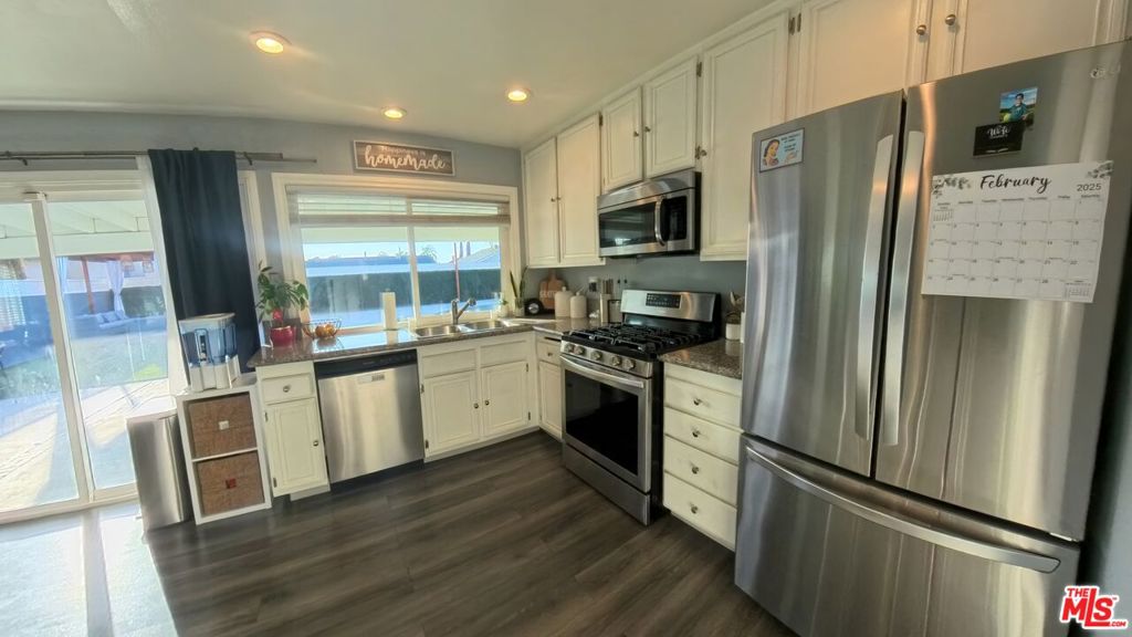 9206 Malachite Avenue Property Photo 4