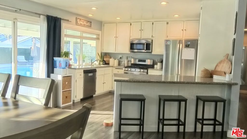 9206 Malachite Avenue Property Photo 6