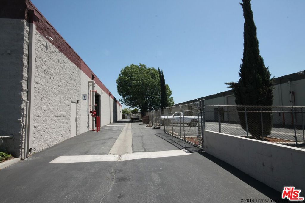 220 N California Avenue Property Photo 3