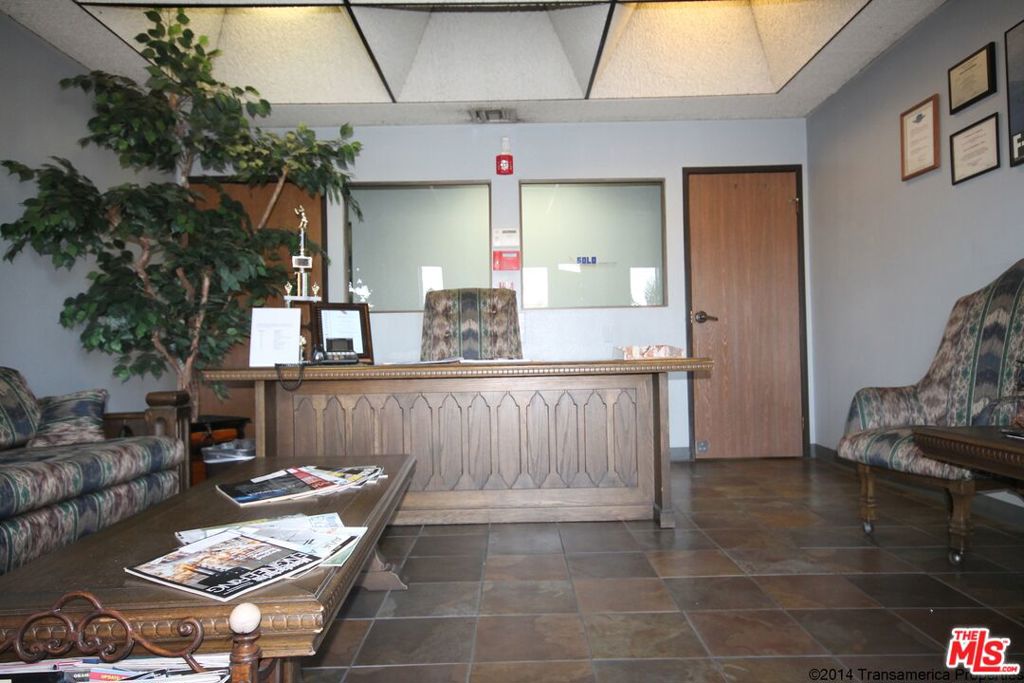 220 N California Avenue Property Photo 4