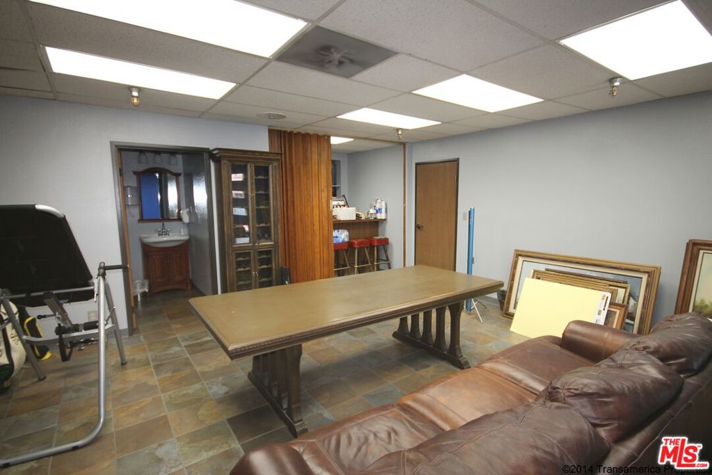 220 N California Avenue Property Photo 7