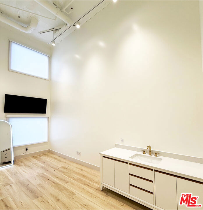 8500 Melrose Avenue 210 Property Photo 7