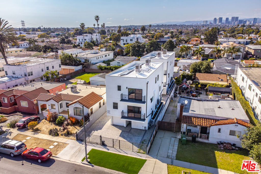 1921 Carmona Avenue Property Photo 4