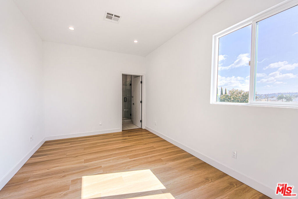 1921 Carmona Avenue Property Photo 19