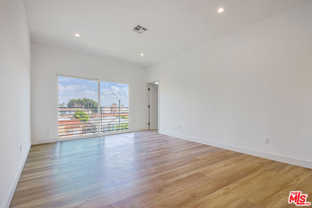 1921 Carmona Avenue Property Photo 25