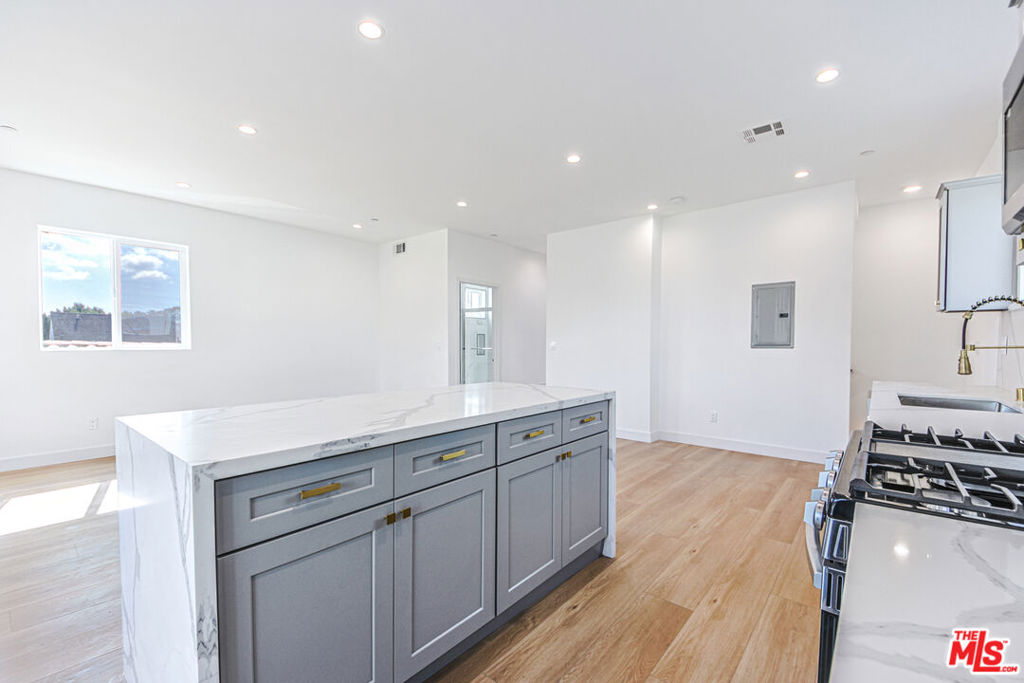 1921 Carmona Avenue Property Photo 37