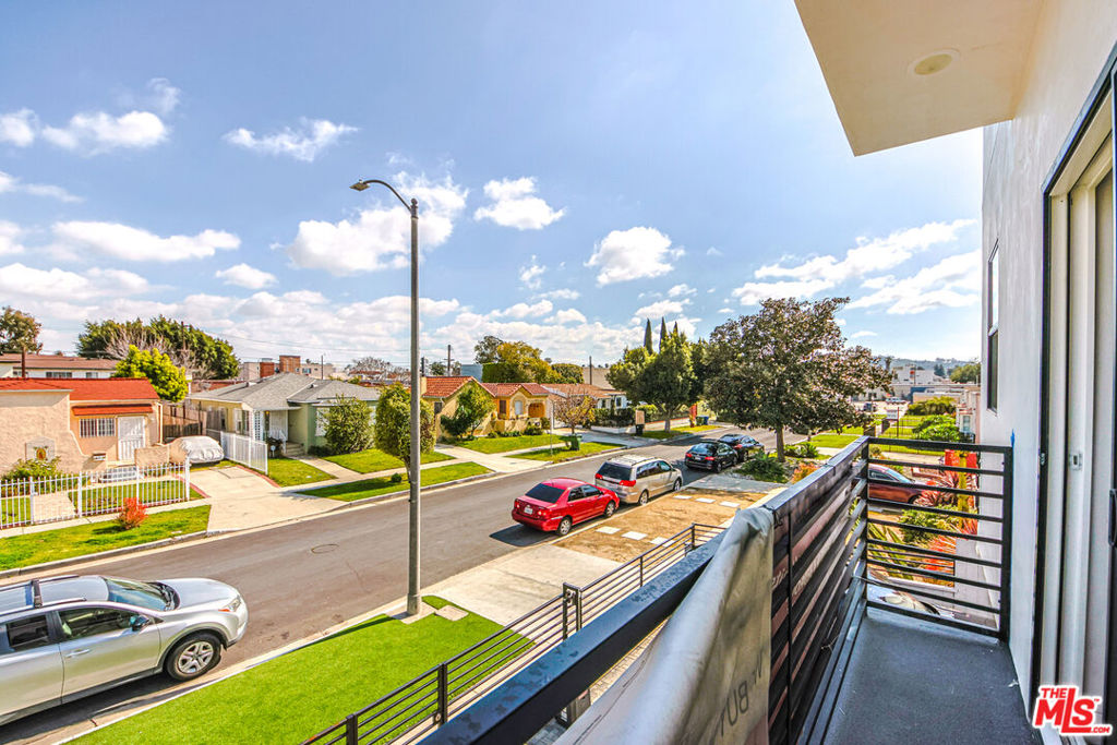 1921 Carmona Avenue Property Photo 43