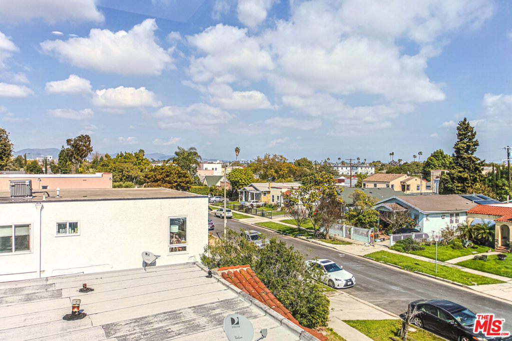 1921 Carmona Avenue Property Photo 48